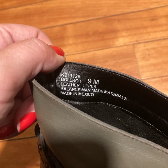 Bolero style two tone booties - Picture 5 of 8